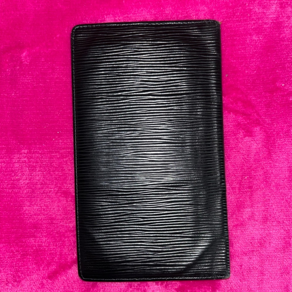 Authentic Louis Vuitton Epi Leather Wallet